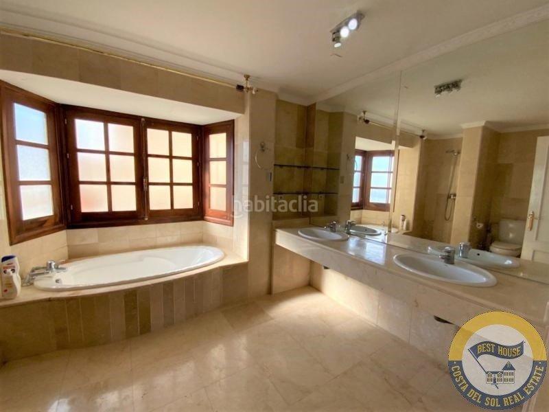 Foto f5a32eed-4bd7-4543-ac6c-e11a949187e1. Chalet amplia villa de estilo clásico en el herrojo, . en Benahavís