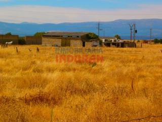 Maison à Navalmoral de la Mata. Finca situada a 900 m del municipio y a 100 m del suelo urbano i