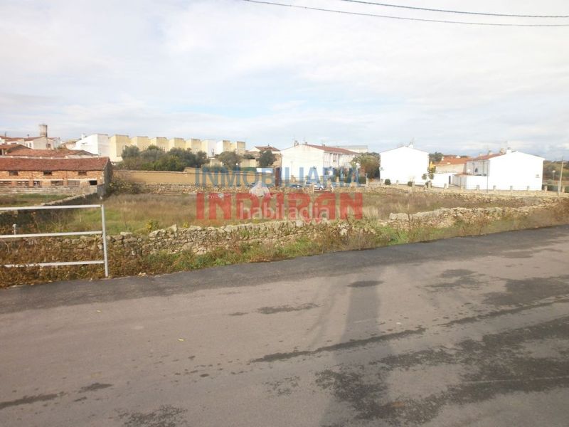 Foto dbd9403a-962e-4a81-bd78-a763f0ca0e9e. Terreny residencial a Peraleda de la Mata