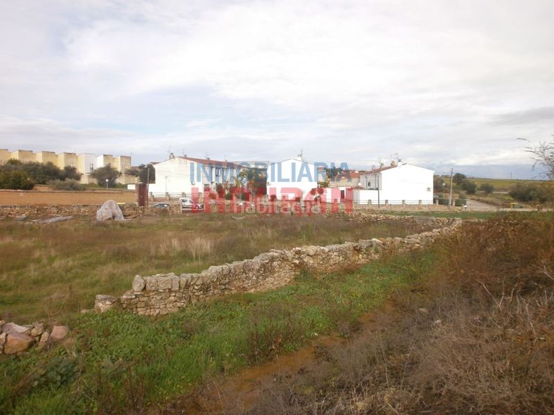 Foto f76d9509-ce46-429e-b94c-9398b8565f57. Terreny residencial a Peraleda de la Mata