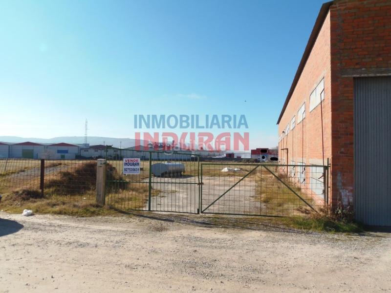 Foto b61cebfc-fbc7-4e1f-bd4f-1412089e2384. Terrain industriel dans Navalmoral de la Mata