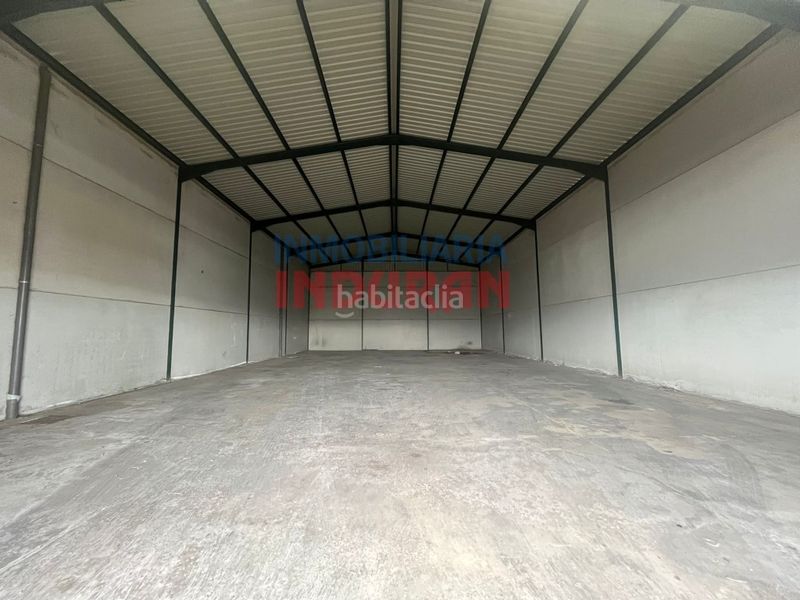 Foto 10b70fd9-69b9-46fc-88b3-347b50322ac4. Nau industrial a Casatejada