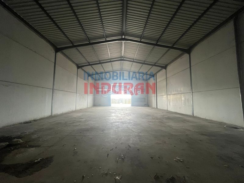 Foto 483d1983-95d7-4349-9430-310ffe24ff86. Nau industrial a Casatejada
