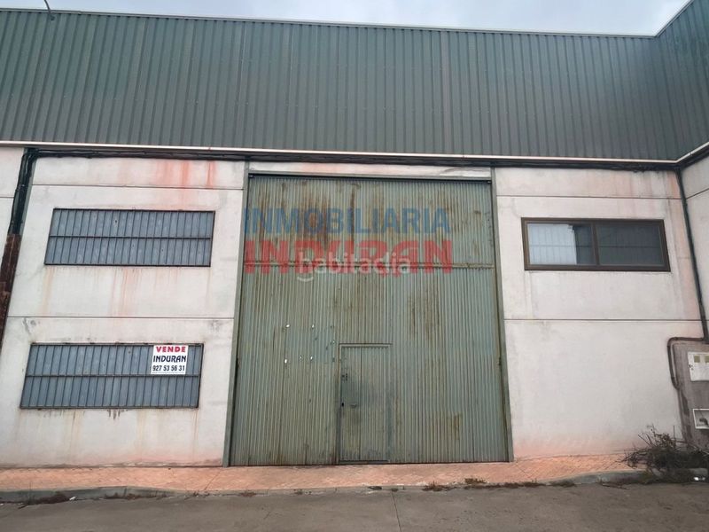 Foto d2a68090-bcf5-4458-996a-c196917b0b8c. Nau industrial a Casatejada
