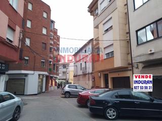 Édifice  N/a. Edificio en calle pérez lozano
