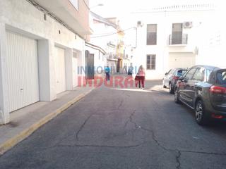 Posto auto in Navalmoral de la Mata. 3 cocheras en plaza vázquez