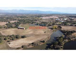 Casa  Camino caño. Finca rústica con regadío en majadas, cáceres.
