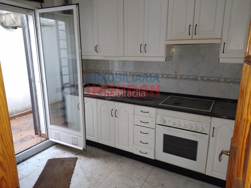 Foto 565de2ee-8c27-47cd-b39f-6604ca5576d1. Casa adossada amb aparcament a Navalmoral de la Mata