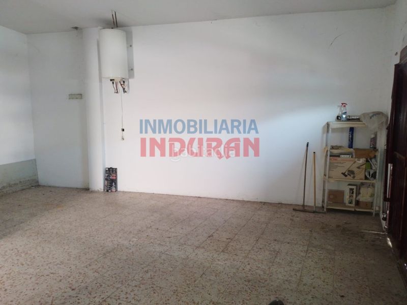 Foto a114bbc6-b785-402c-a532-ac369a2fe6c1. Casa adossada amb aparcament a Navalmoral de la Mata