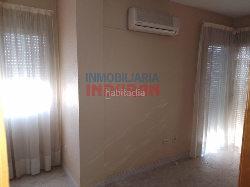 Foto ae19d023-26fa-4c56-89d9-e268ebb36d32. Casa adossada amb aparcament a Navalmoral de la Mata