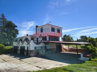 Mas  Diseminados los pinos. Finca rústica con vivienda, piscina y pista de tenis en belvís d