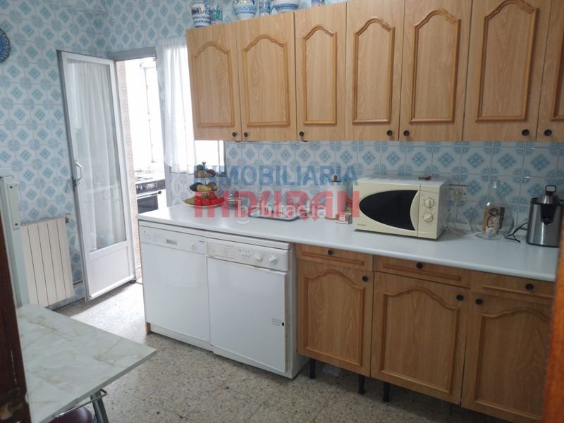 Foto b42a6efe-6807-4924-bd66-718a0857f235. Pis amb aparcament a Navalmoral de la Mata
