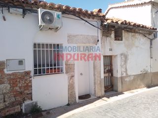 House  Calle guzman el bueno. 2 casas en calle guzmán el bueno