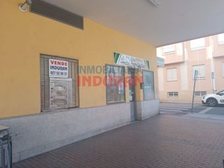 Local Comercial  Calle garganta los nogales. Local en la plaza de la chimenea