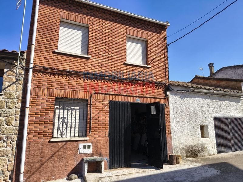 Foto 4ef0ca98-61f3-4404-95ca-db93abcded57. Casa amb aparcament a Peraleda de San Román