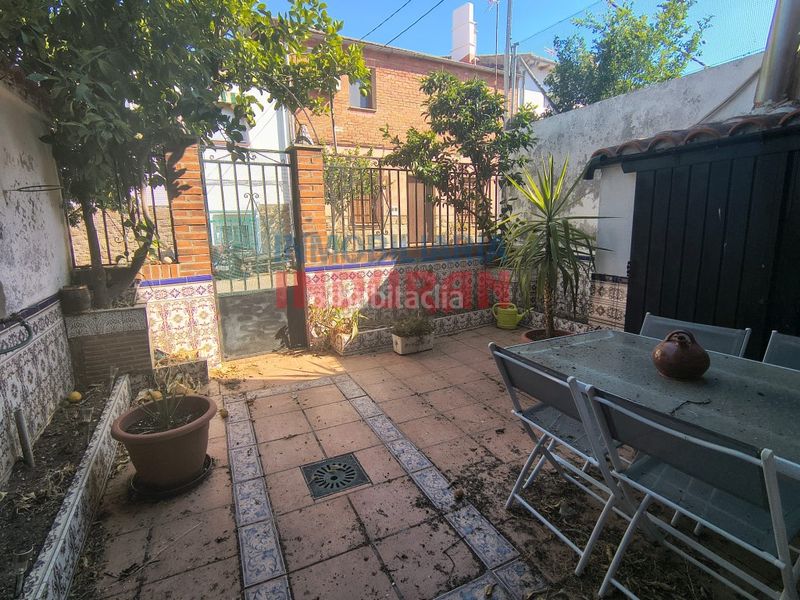 Foto eb3d80b6-b619-4ae7-9ca8-71225cd82122. Casa amb aparcament a Peraleda de San Román
