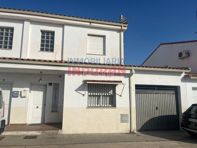 Foto aa9a3d6d-b5c5-421b-95d9-b0d3f7b96e6c. Casa adossada a Peraleda de la Mata