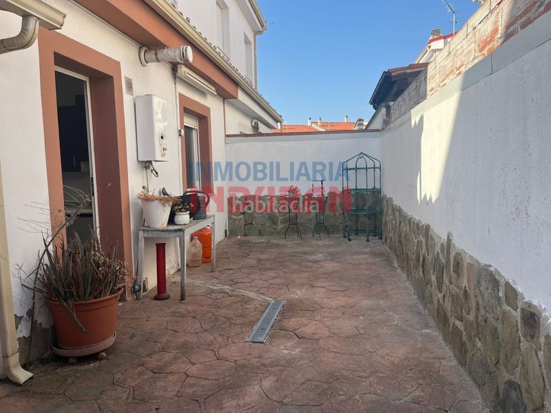 Foto c7cea48b-d4e6-4705-bf9a-8a79617934b1. Casa adossada a Peraleda de la Mata