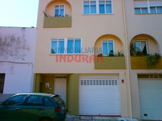 Casa adossada a Navalmoral de la Mata. Vivienda adosada en calle puerto los castaños