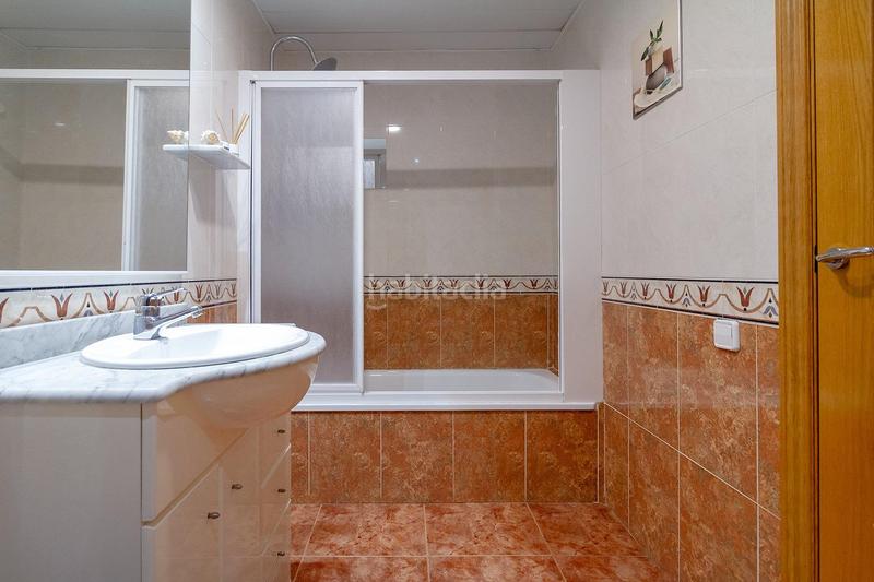 Foto 27c751bd-5ac5-4329-8e5e-0925947f5cd6. Piso amplio piso con jardín, barbacoa y piscina comunitaria en Gavà