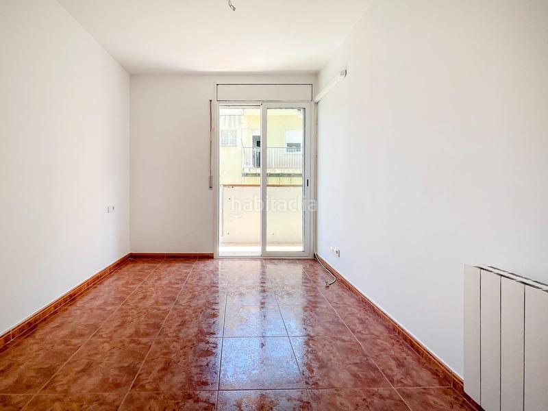Foto 74d8397a-4864-40b7-b3e2-e7d18cca2af0. Piso amplio piso con jardín, barbacoa y piscina comunitaria en Gavà
