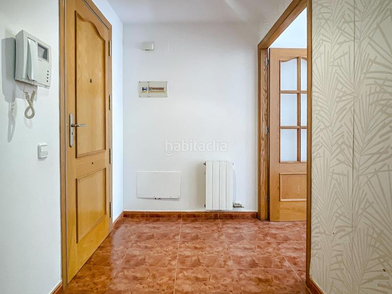 Foto 8ca4a8b9-2797-43be-b653-afb4c58f66bb. Piso amplio piso con jardín, barbacoa y piscina comunitaria en Gavà