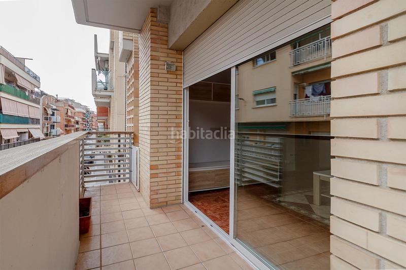 Foto 9b21daef-347f-47f5-8ec5-cf587572c9fd. Piso amplio piso con jardín, barbacoa y piscina comunitaria en Gavà