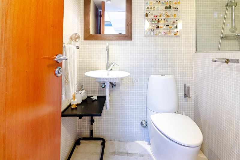 Foto ca7f25f6-bf45-4c51-b767-3b616e42d6fc. Casa con riscaldamento parcheggio piscina in Gava Mar Gavà