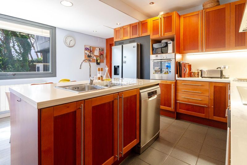 Foto ce144351-b2cb-4cd3-9b6b-3ba6ef69ca08. Casa con riscaldamento parcheggio piscina in Gava Mar Gavà