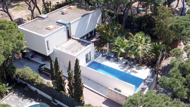 Foto ec7ca174-4532-4150-b789-4bd276b4be22. Casa con riscaldamento parcheggio piscina in Gava Mar Gavà