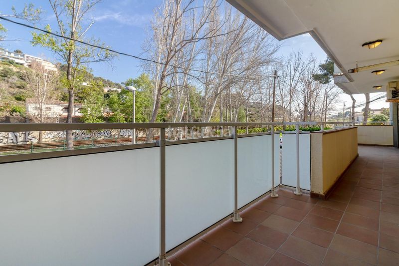 Foto aef32cc7-b53f-46c0-941d-de07862b64a7. Pis amb aparcament a Baixador Castelldefels