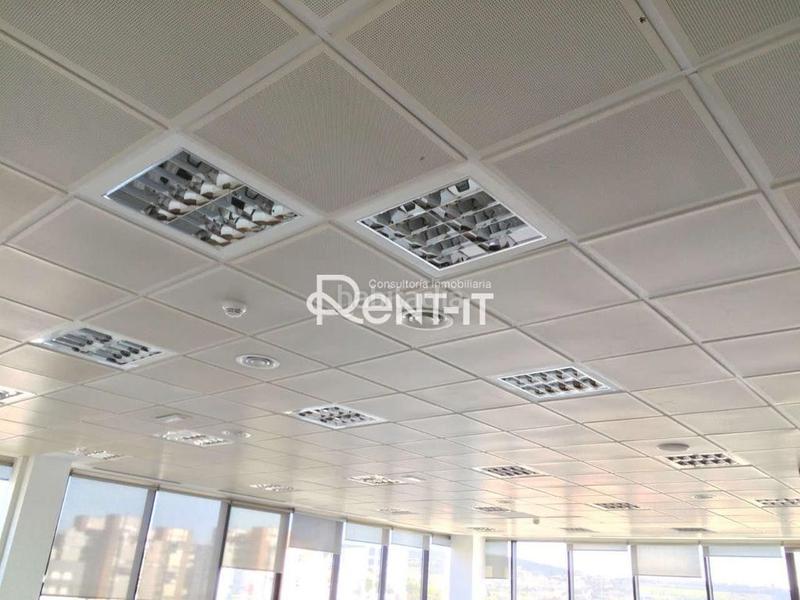 Foto 74b51830-2bea-4061-b5cb-8a478e2d2ecb. Lloguer oficina amb aparcament a La Marina del Port Barcelona