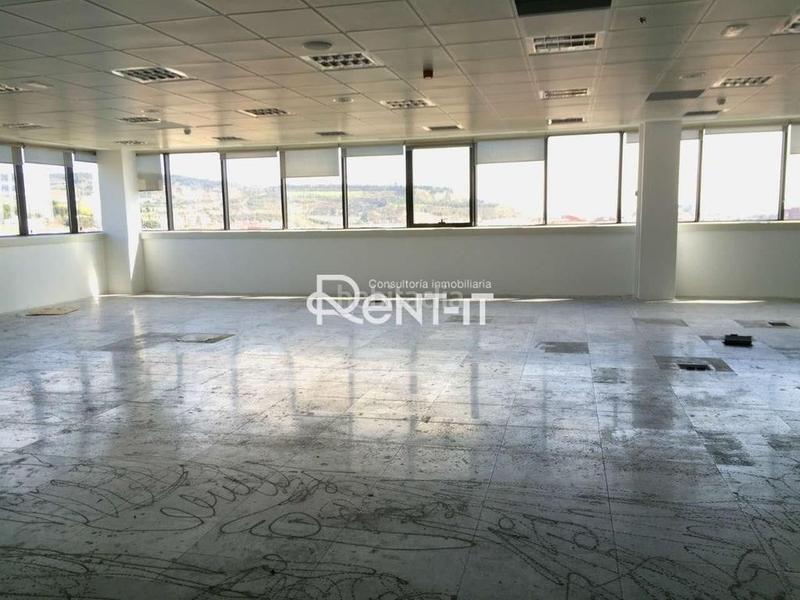 Foto 7f4f4884-03f1-4446-9565-1bf10a63e2fd. Rent office space with parking in La Marina del Port Barcelona