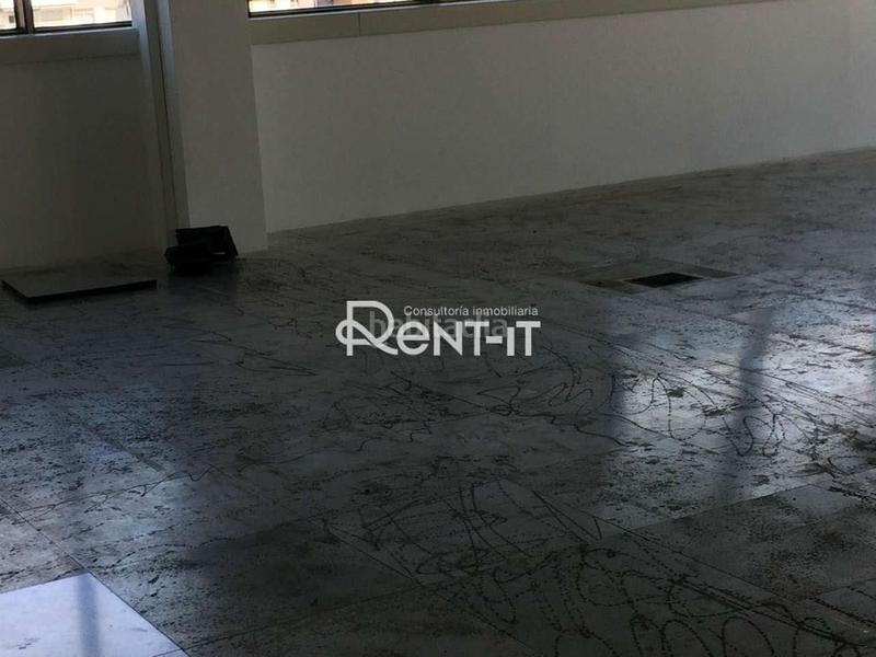 Foto da69d308-47a6-41b8-b3e7-98e7268e3661. Rent office space with parking in La Marina del Port Barcelona