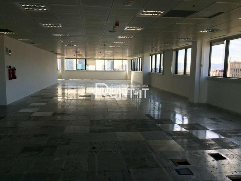 Foto f987147a-77c5-4813-b112-9117c38b01e8. Rent office space with parking in La Marina del Port Barcelona