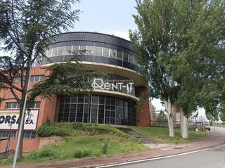Rent Industrial building in Castellbisbal. Nave tipo c con 5 puertas tir en castellbisbal.