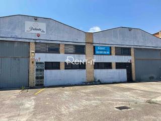 Nau industrial  Sanllehy. Nave de 942m2 en venta con patio delantero y trasero en polinyà.