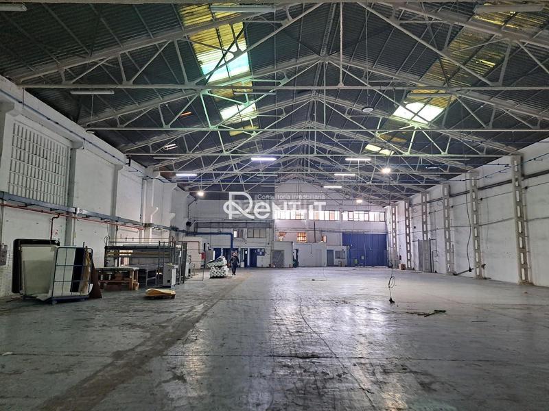 Foto 4078bdb6-d68c-4b2f-8bd4-40e33f24ecea. Alquiler nave industrial nave de 2.150 m2 con entrada tir en hospitalet. en Hospitalet de Llobregat (L´)