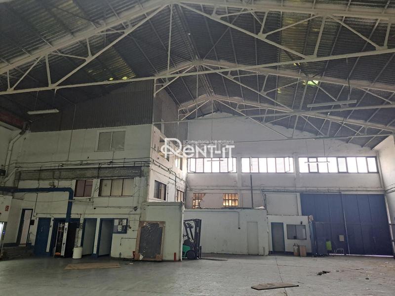 Foto a3a078ed-bafc-4e9b-9911-34be4efaf6ce. Rent industrial building in Centre Hospitalet de Llobregat (L´)