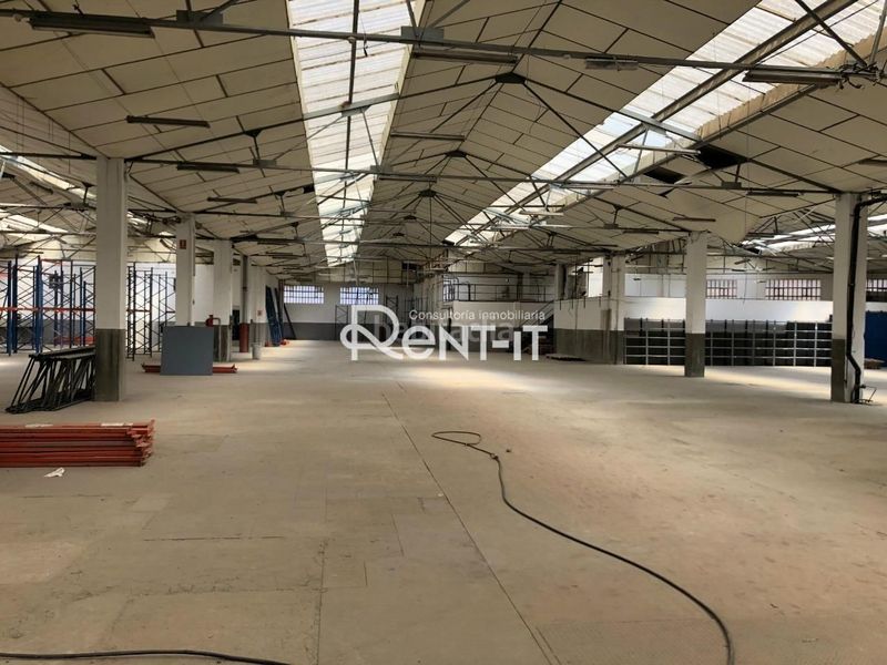 Foto 93f5eafa-c15b-4eb2-8261-aa3d4e2014a6. Alquiler nave industrial  de 8.000 m2 en poligono fonollar. en Sant Boi de Llobregat