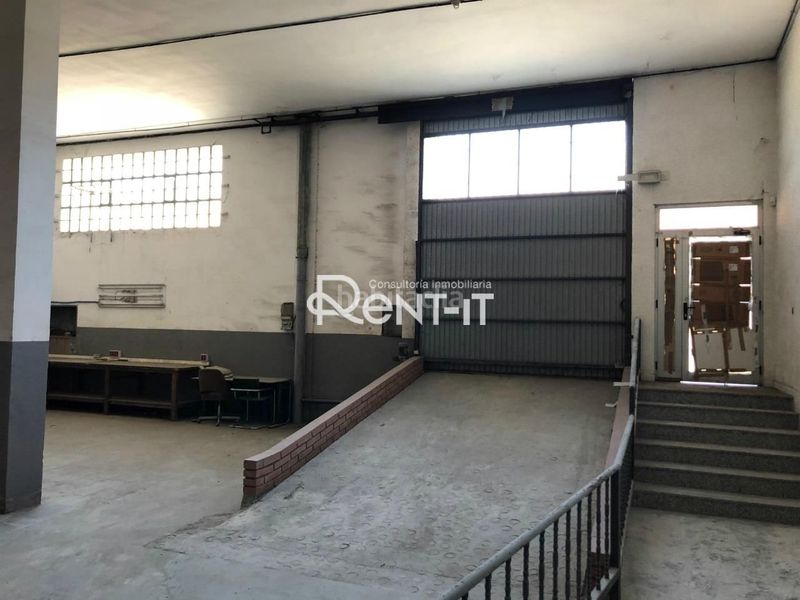 Foto b5e2541f-350e-4529-89f9-b44bc42560d0. Alquiler nave industrial  de 8.000 m2 en poligono fonollar. en Sant Boi de Llobregat