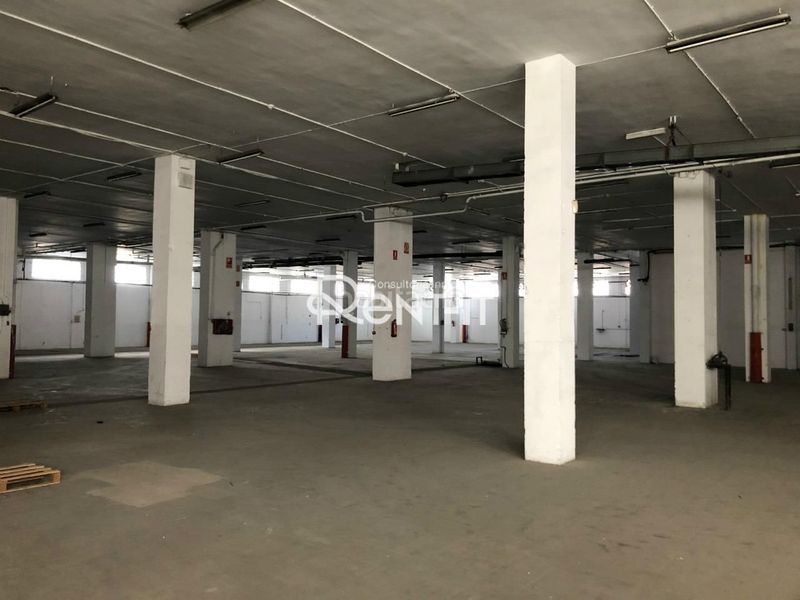 Foto f8300bfa-8910-4654-ac1b-ef1c90d7da50. Alquiler nave industrial  de 8.000 m2 en poligono fonollar. en Sant Boi de Llobregat