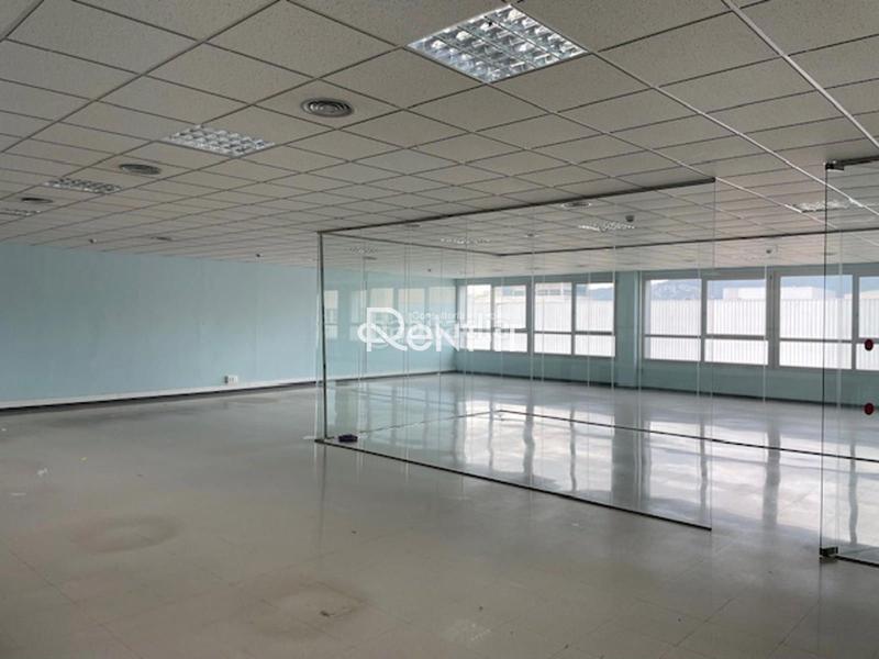 Foto 8a8ed747-fd68-43c6-8ad6-4cc3d4a38bcf. Rent industrial building in El Pla Sant Feliu de Llobregat