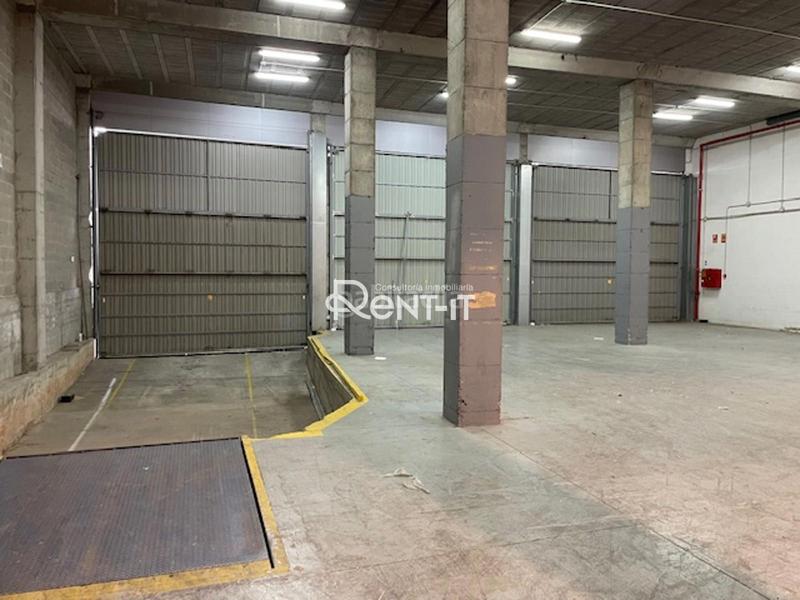 Foto c60f6e9f-7b91-44ac-a754-7b340fda0fa8. Rent industrial building in El Pla Sant Feliu de Llobregat
