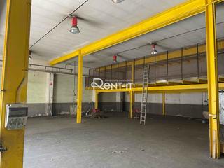 Bâtiment à usage industriel  Ferrocarril. Nave industrial en venta de 1300m2 con montacargas, viladecans.