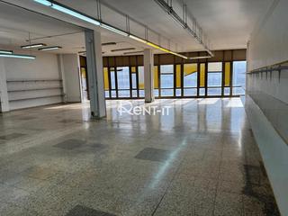 Lloguer Nau industrial  Travesía industrial. Oficina de 360m2 en hospitalet