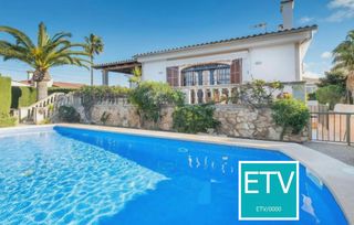 Xalet  Carrer de saturn. Chalet unifamiliar con licencia vacacional permanente