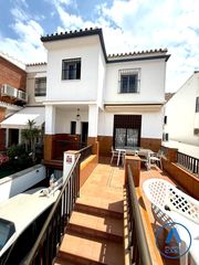 Casa aparellada a Centro. ¡chalet pareado en las lagunas, con apartamento independiente!