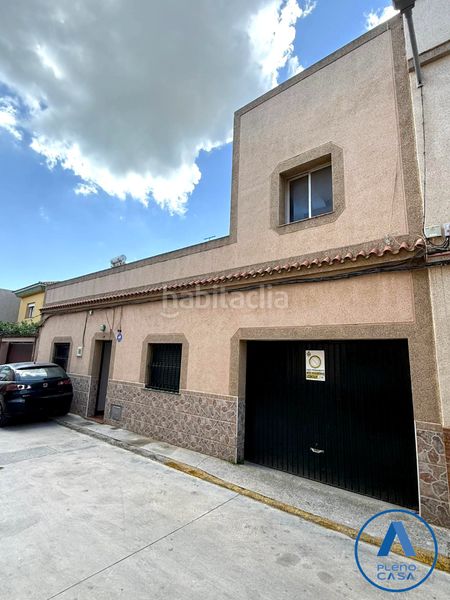 Foto bf4a7e02-e645-4e92-b76e-34f70c1cc8a9. Casa adossada a El Rinconcillo Algeciras