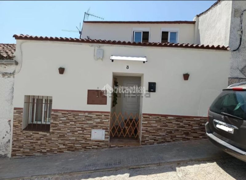 Foto 55db0ad9-701f-4889-a50f-1a58a744ad7d. Maison jumelée dans Almadén de la Plata